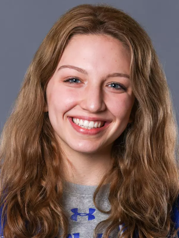 Madeline Field Headshot