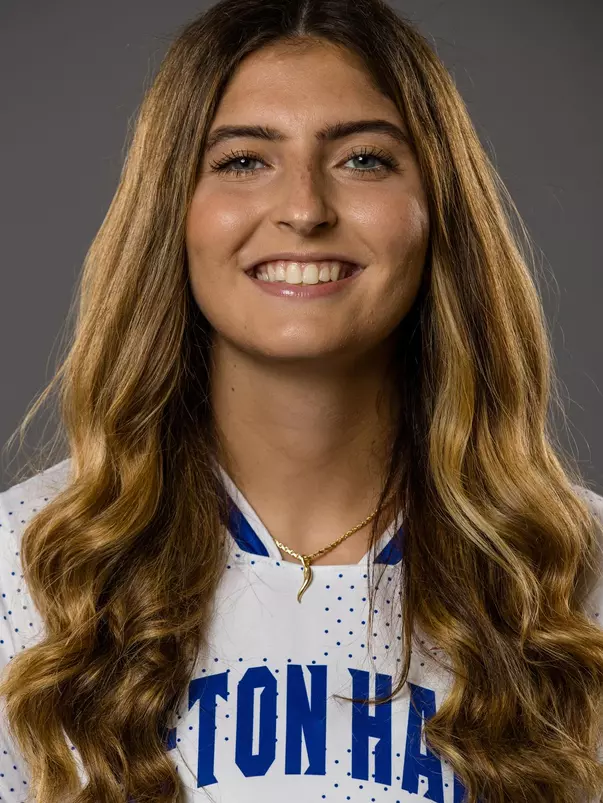 Julia Aronov headshot