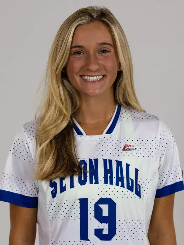 Caroline Lipton headshot