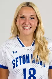 Maddy DeCola headshot