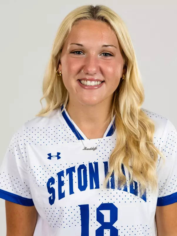 Maddy DeCola headshot