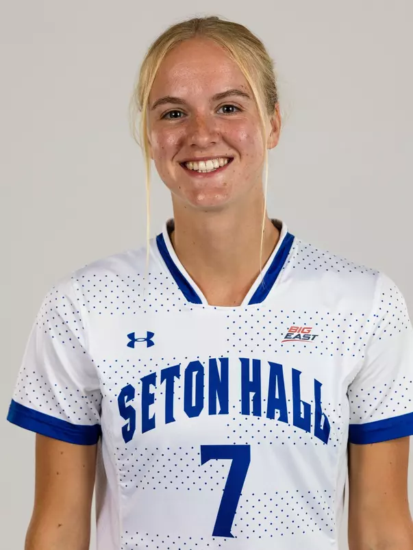 Phoebe Hampson headshot