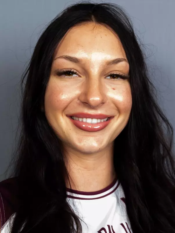 Ella Swansiger Headshot