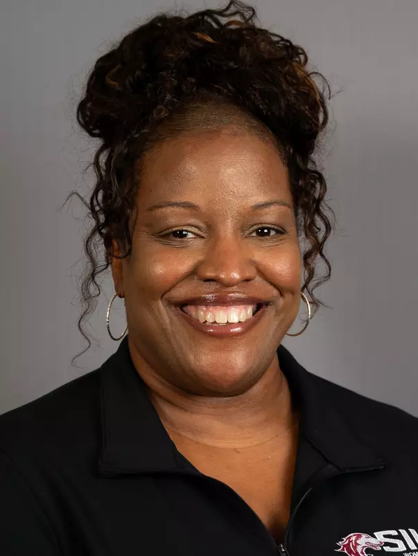 Kelly Bond-White Headshot