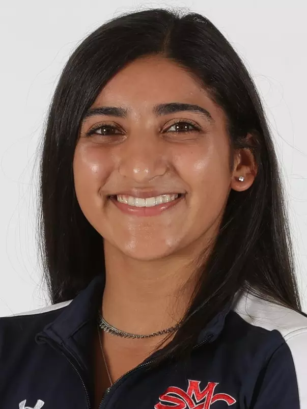 Aushmitha Grewal Headshot 2022