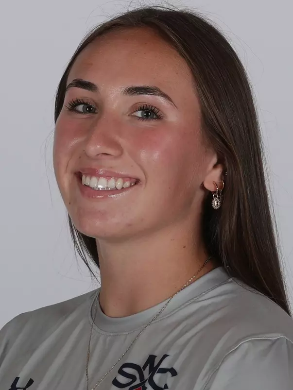 Isabella Banuelos Headshot 2023