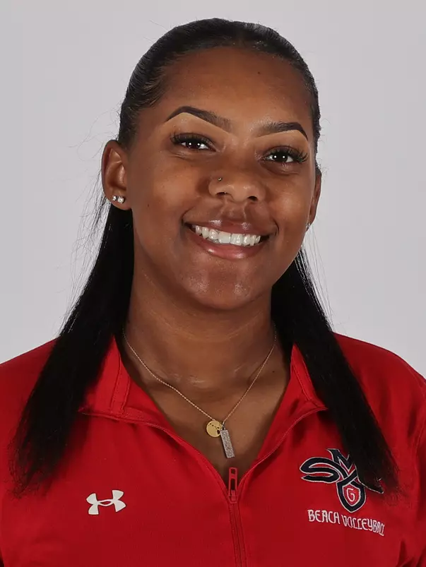 Mia Pearson Headshot