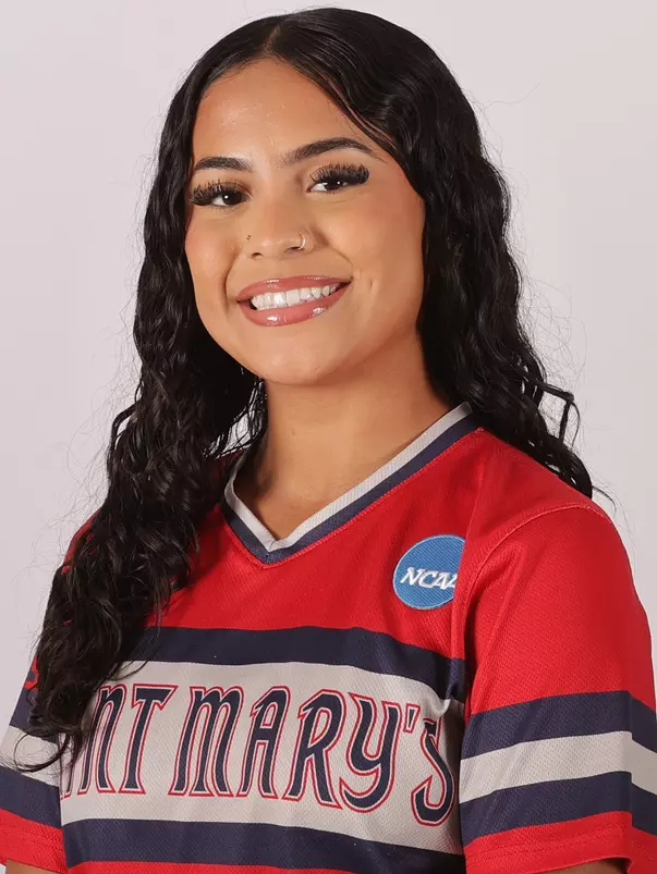 Julia Medina 2025 Headshot