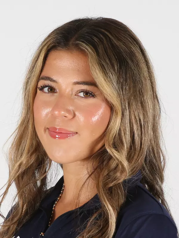 Flavia_Linares_Headshot_2026