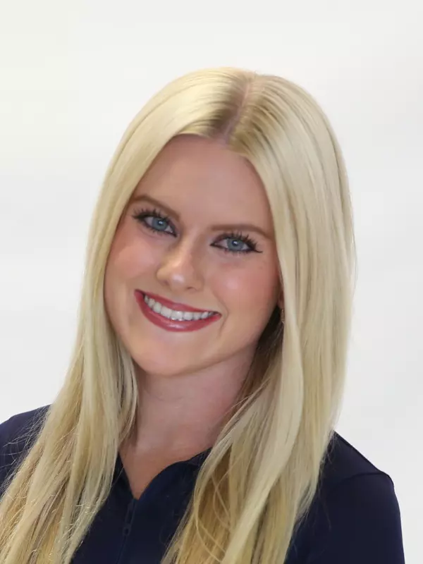 Michaela_Martin_Hesdshot_2026