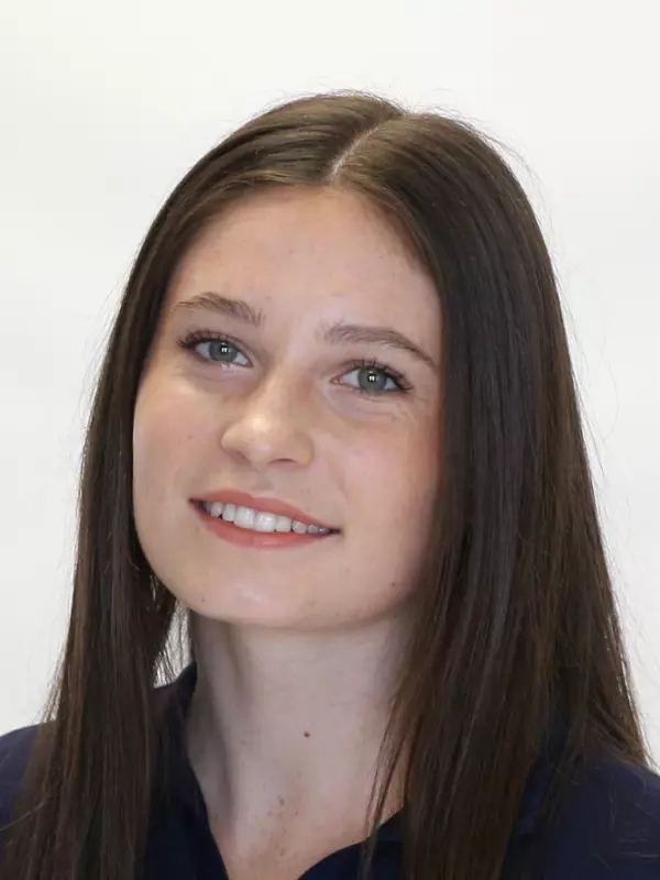 Poppy_Nivarovich_Headshot_2026