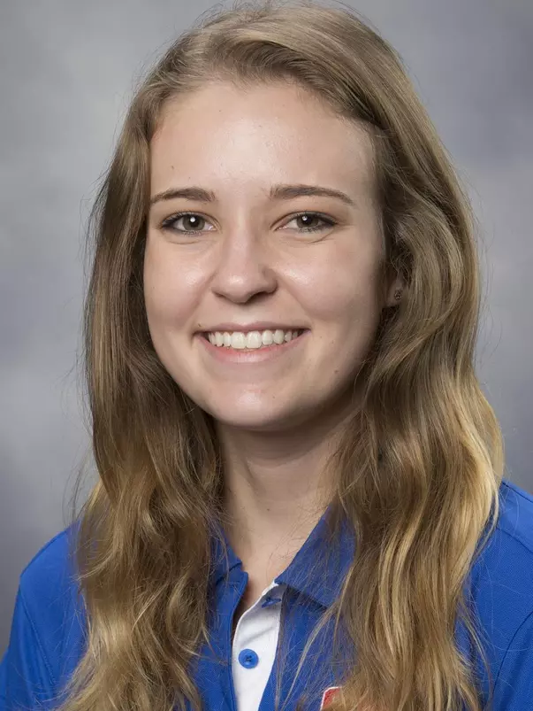 Pakula_Olivia_2017