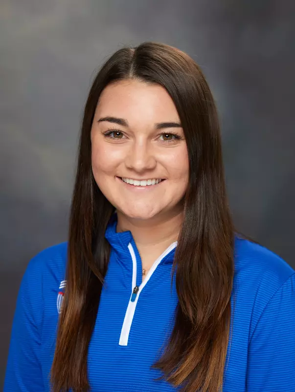 Hannah Lewton Headshot