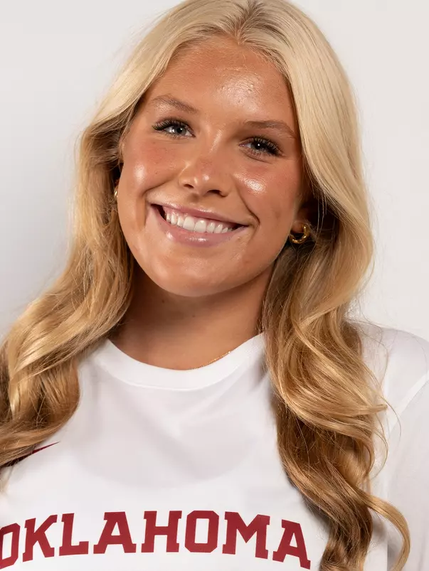 Zoe Parkhurst 2024 Headshot