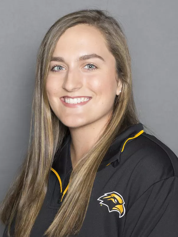 Makenna Pierce Headshot