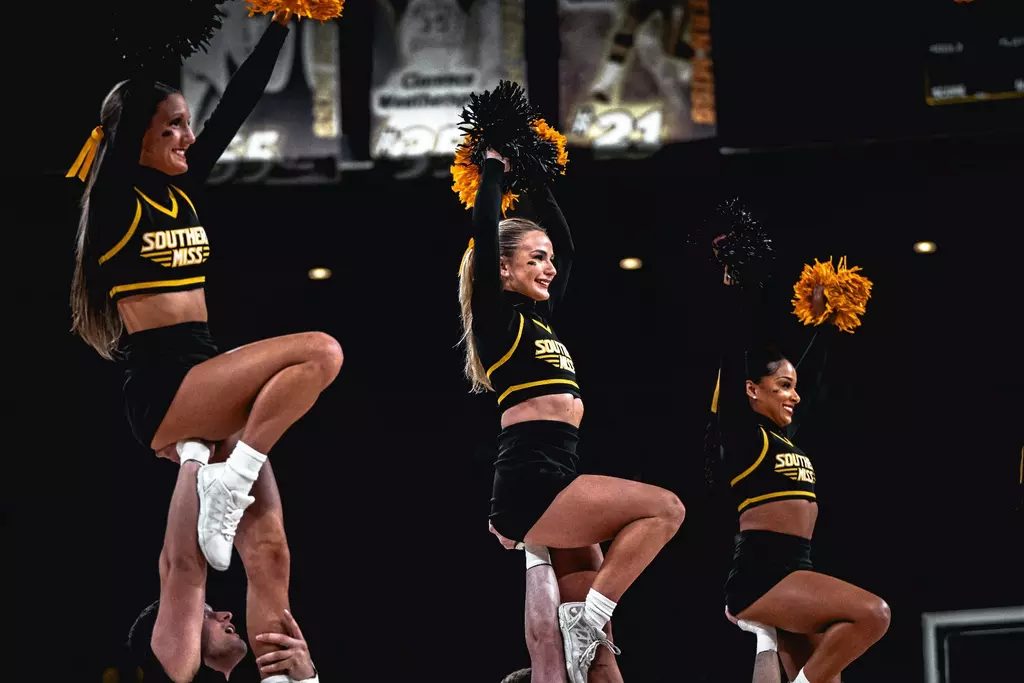 Southern Miss cheer photo