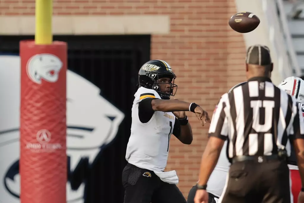 Southern Miss Golden Eagles quarterback Braylon Braxton (1) throws a pass in a game between Southern Miss Golden Eagles and South Alabama and in the NCAA Men's Basketball game. November 22, 2025 (Joe Harper/bgnphoto.com)
