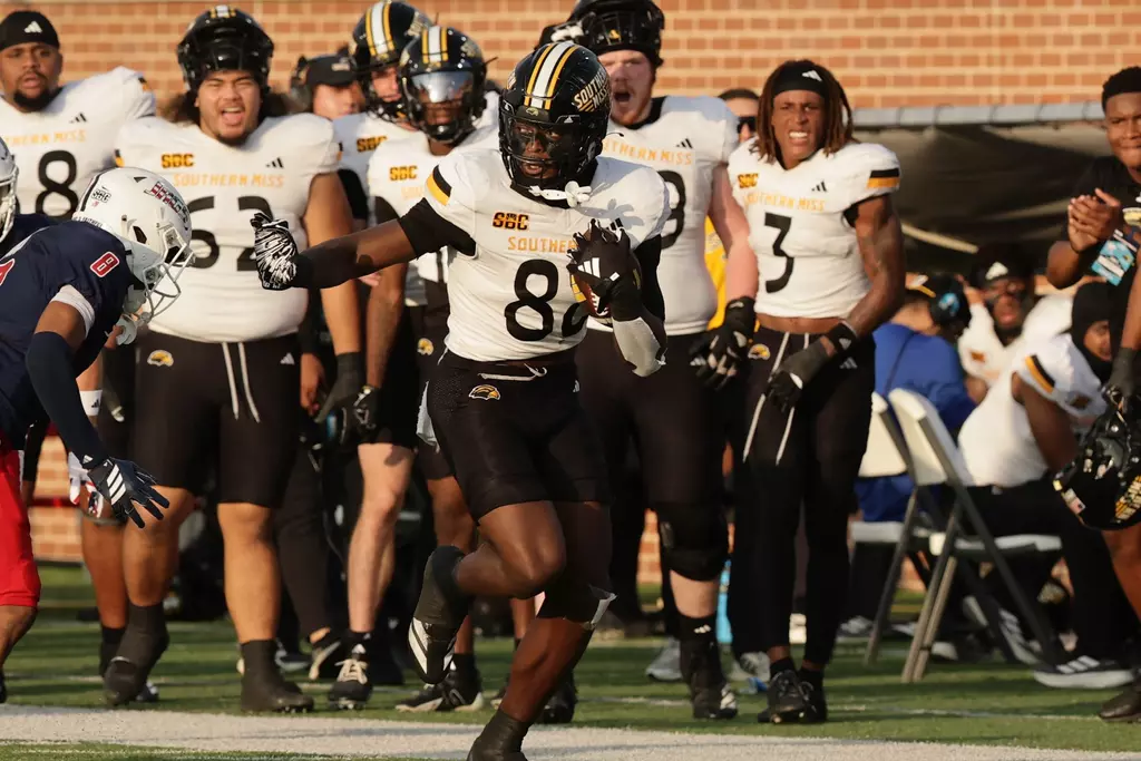 Southern Miss Golden Eagles tight end Kyirin Heath (88) heading down the field after a catch in a game between Southern Miss Golden Eagles and South Alabama and in the NCAA Men's Basketball game. November 22, 2025 (Joe Harper/bgnphoto.com)