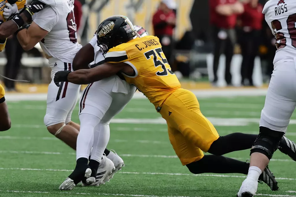 Southern Miss Golden Eagles linebacker Chris Jones (35) makes a stop in a game between Southern Miss Golden Eagles and Troy Trojans and in the NCAA Men's Basketball game. November 29, 2025 (Joe Harper/bgnphoto.com)