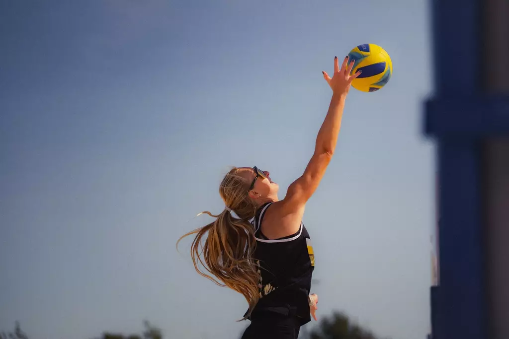 Laurel Dennis at the net for AVCA Qualifier in Huntsville