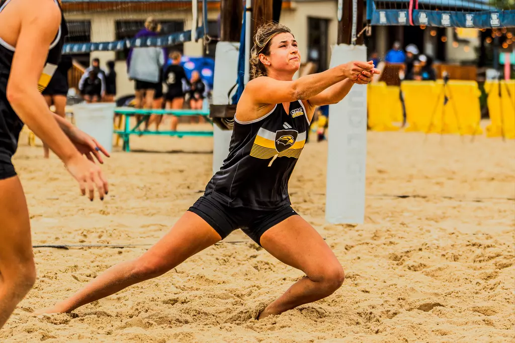 Zuzanna Michalska digs at Coconut Beach