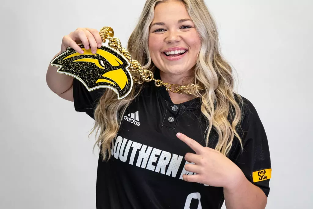 Softball Maddelin Moody