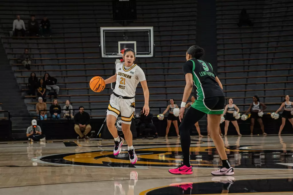 Carly Keats moves against Marshall