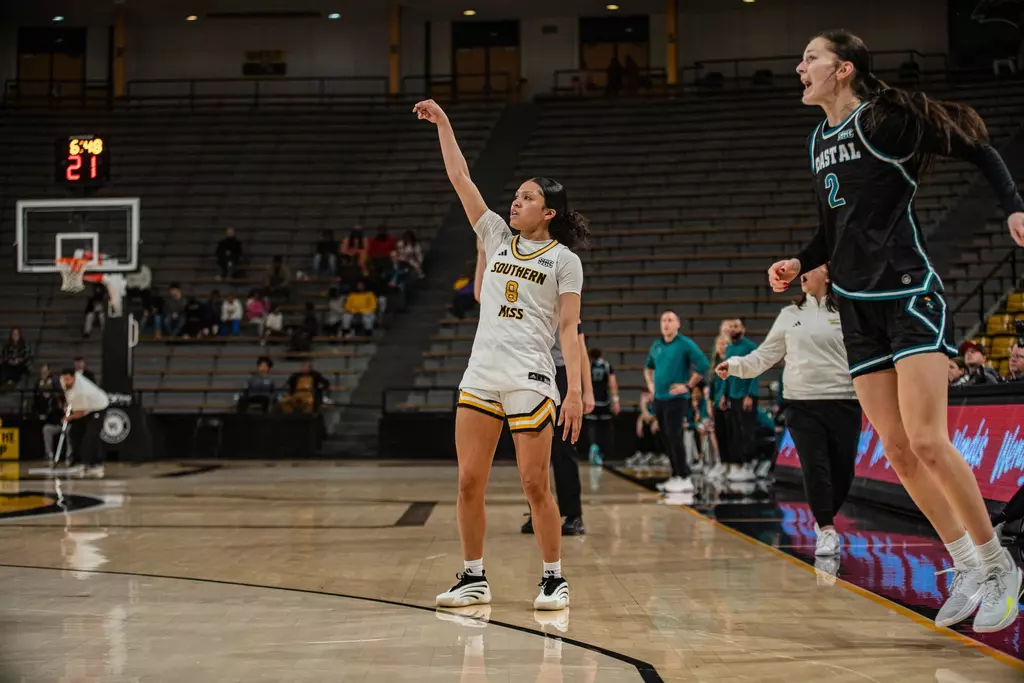Meloney Thames hits a three-pointer against Coastal Carolina