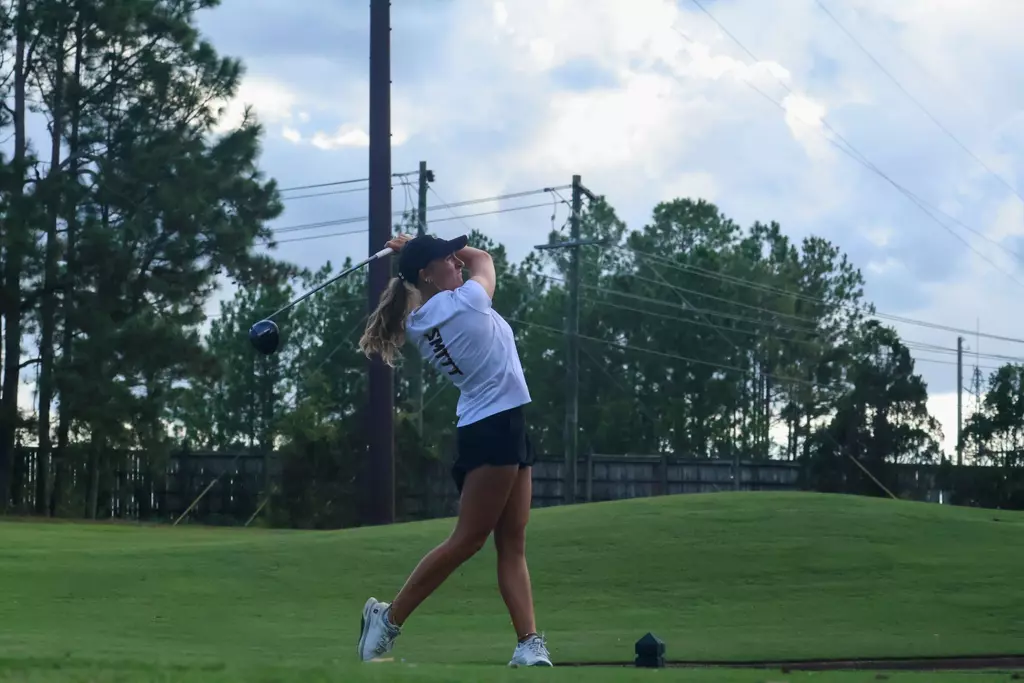 Liv Romer tee'ing off