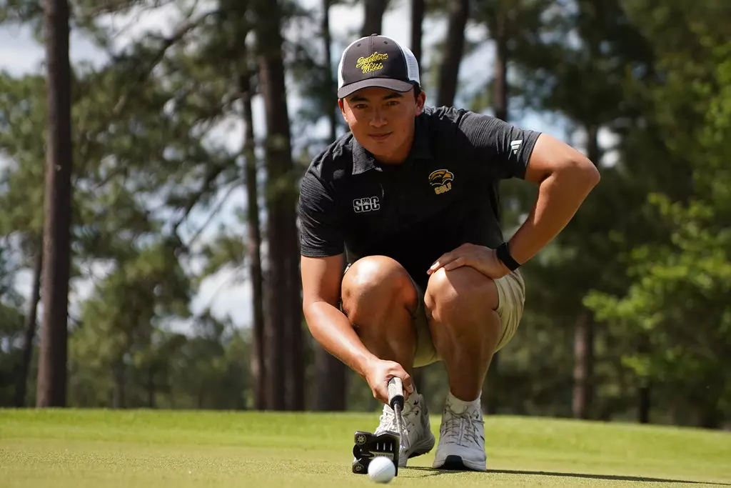 Matthew Javier eyeing up a putt