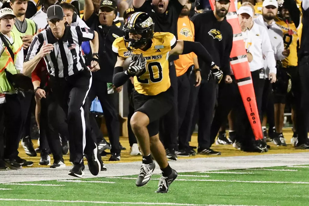 Southern Mississippi Golden Eagles defensive back Kolby Peavy (20) with a pick six in a NCAA Football game between Southern Miss Golden Eagles and Louisiana Ragin Cajuns at Carlisle-Faulkner Field at Renasant Stadium. October 24, 2026 (Joe Harper/bgnphoto.com)