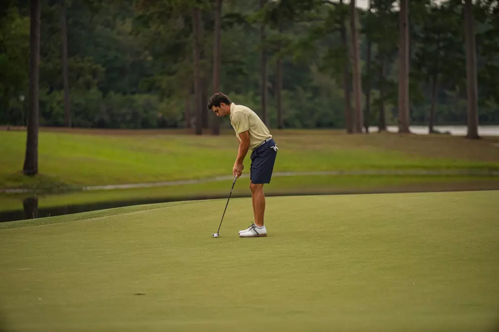 Benjamin Fernandez putt