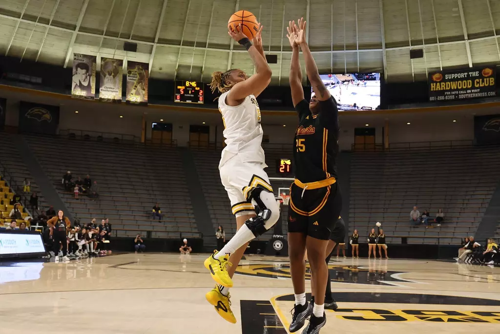 Basketball action in a game between Southern Miss and ULM in a NCAA Women's Basketball game. February 12, 2026 (Joe Harper/bgnphoto.com)