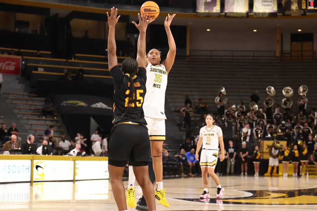 Basketball action in a game between Southern Miss and ULM in a NCAA Women's Basketball game. February 12, 2026 (Joe Harper/bgnphoto.com)