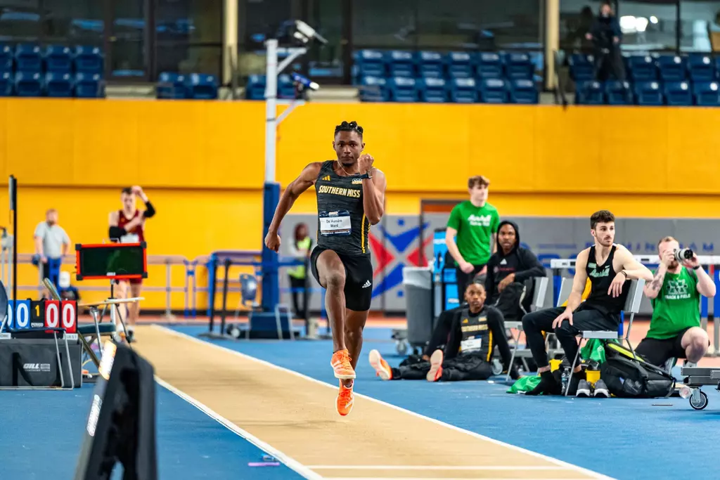 De'Aundre Ward competing at the Birmingham Crossplex