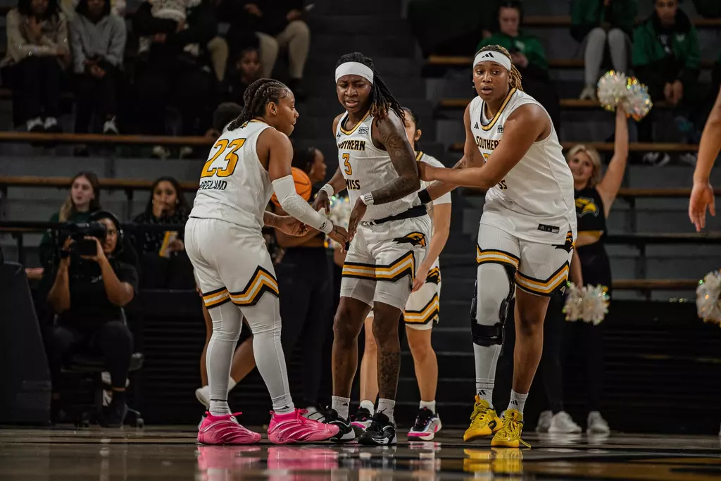 WBB huddle against James Madison