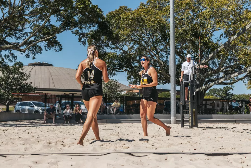 Abby Lewis (14) and Zuzanna Michalska (1) at Spring Break Slam