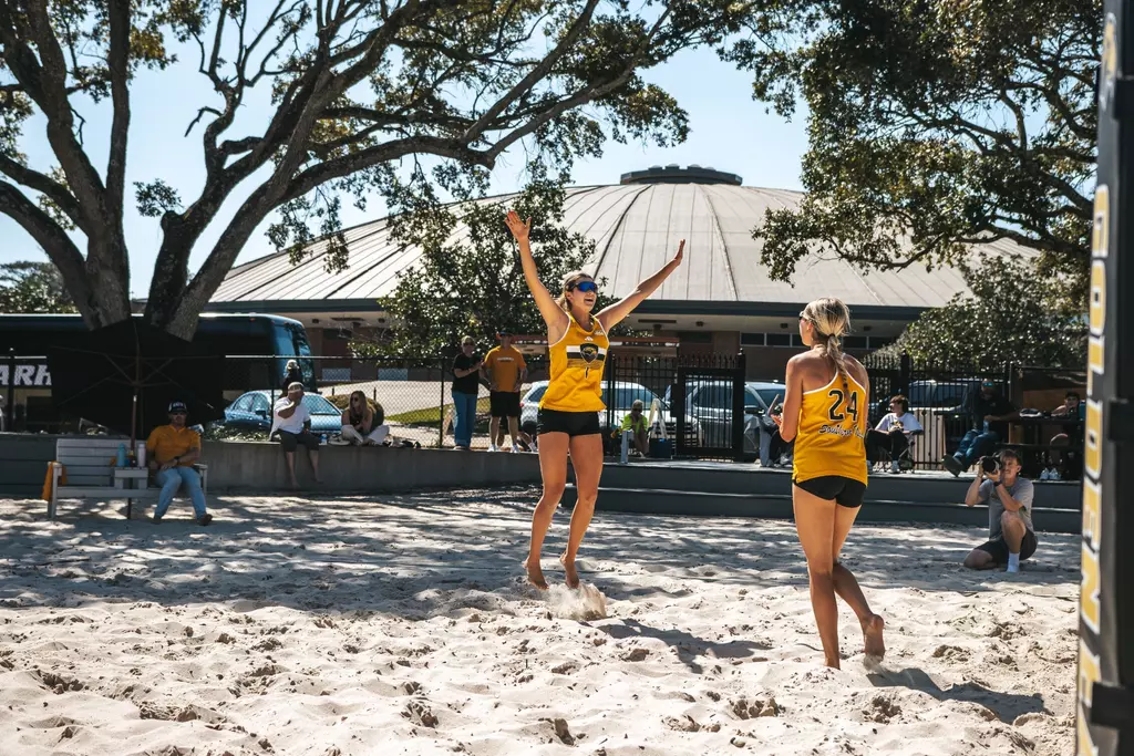 Zuzanna Michalska (1) celebrates with Kenzie Boyd (24)