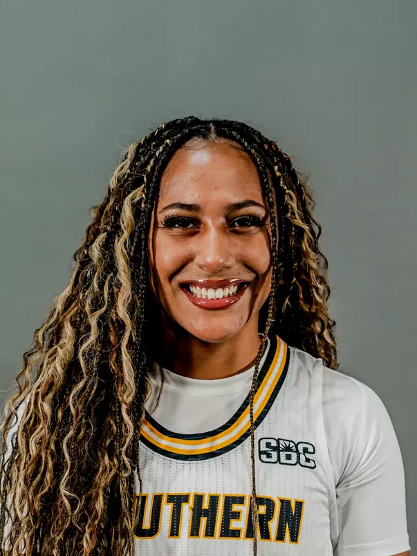 Bruna da Silva Head Shot