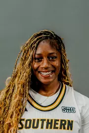 Mariah Clayton Head Shot