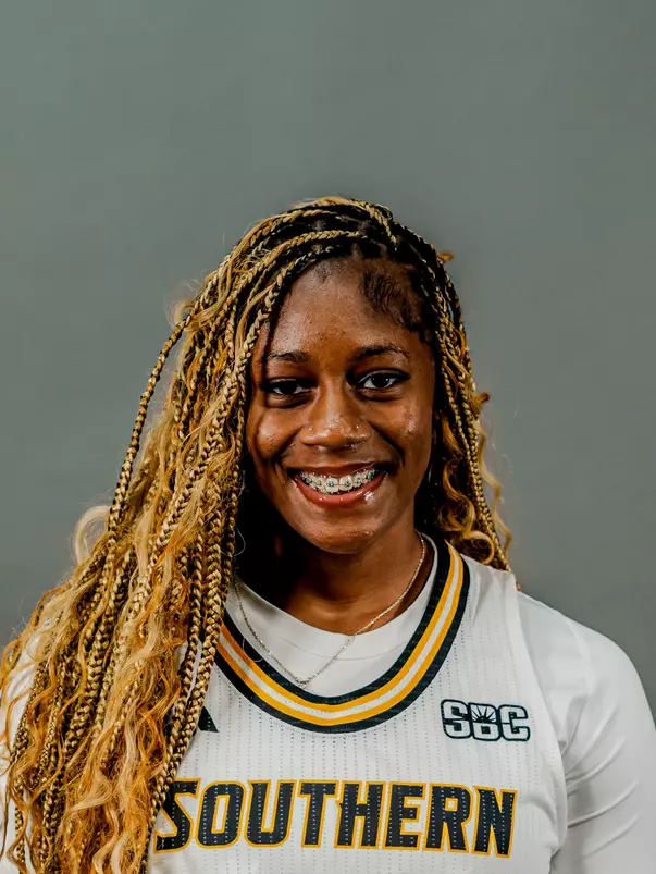 Mariah Clayton Head Shot