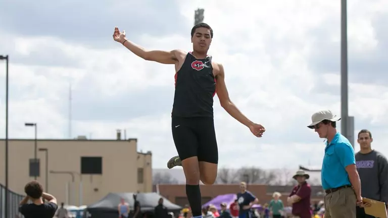 Elijah Pitchford Places 19th in the Triple Jump