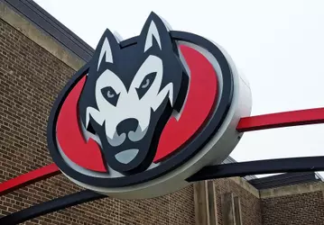 SCSU Husky Logo Front of Halenbeck