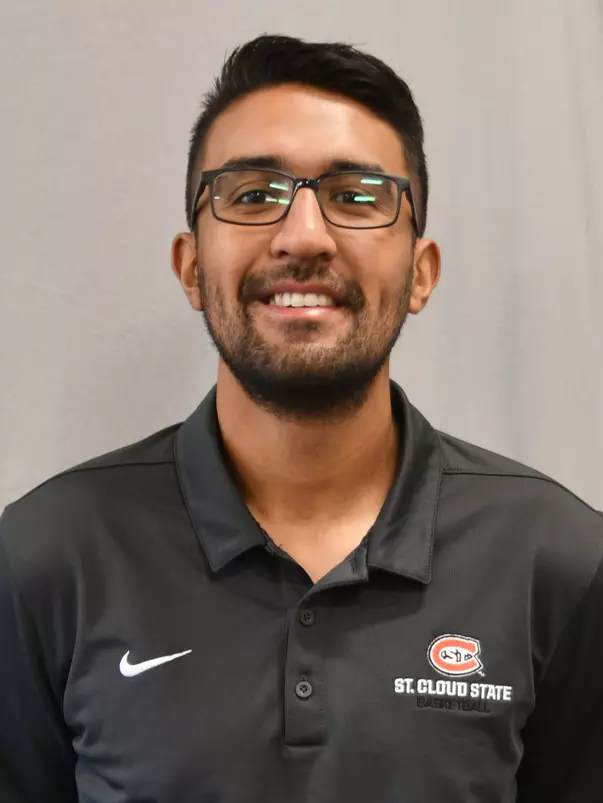 Omar Aguirre Headshot