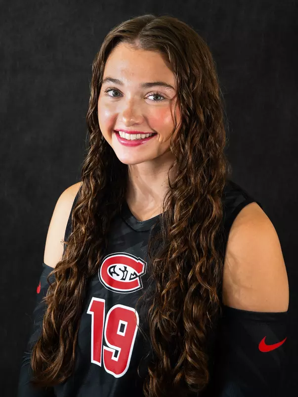 Mollie Hobson 2025 Headshot