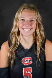 Asta Hildebrand 2025 Headshot