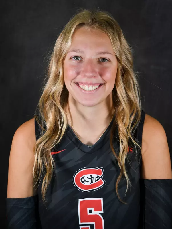 Asta Hildebrand 2025 Headshot