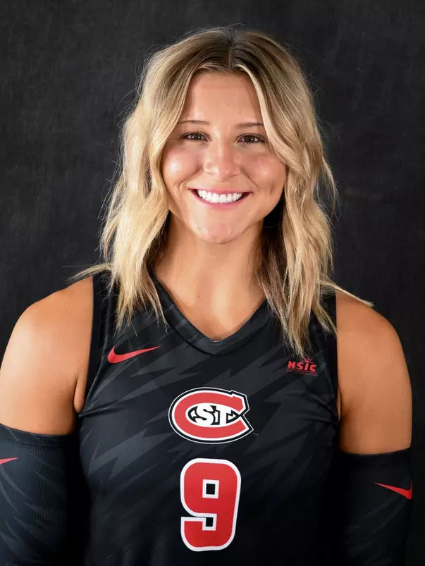 Ella Thompson 2025 Headshot