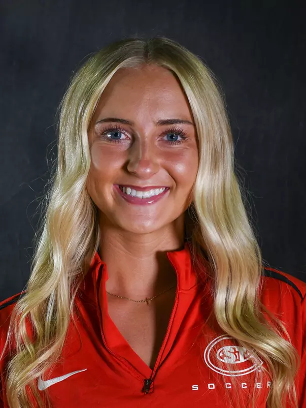 GABBY HOFELD 2026 HEADSHOT