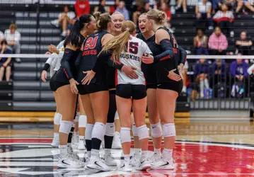 team huddle vs. Wayne State 9-12-26